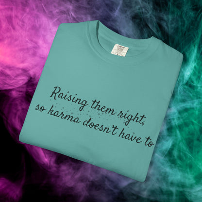 Raising Them Right So Karma Doesn’t Have To – Mom Karma Quote T-Shirt