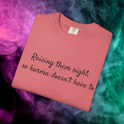 Raising Them Right So Karma Doesn’t Have To – Mom Karma Quote T-Shirt